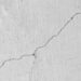 Mur blanc avec une fissure en diagonale