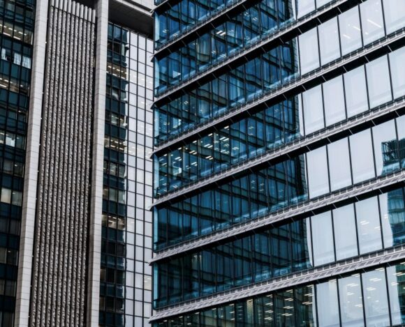 immeubles-de-bureaux-d-architecture-moderne-gros-plan Immeubles de bureaux