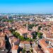 Vue aérienne de Toulouse avec la basilique Saint-Sernin et les toits du centre-ville